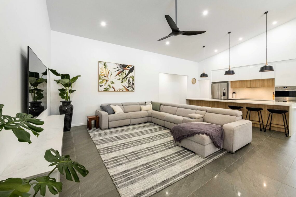 2-Sugarfield-Pl-Ooralea-living-area